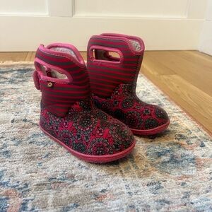 Bogs Kids Pink and Black Floral Rain & Snow Boots with Handles